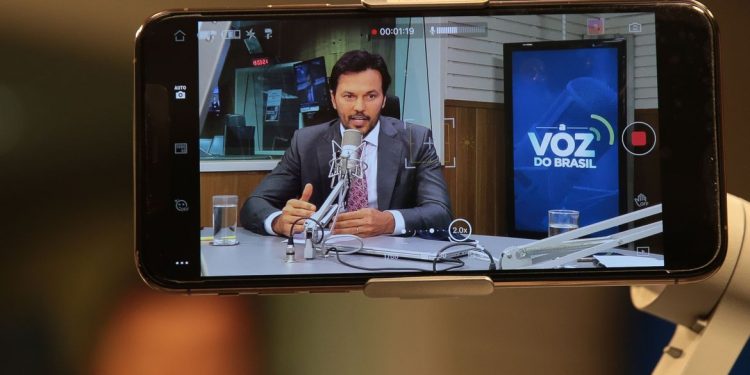 Leilão do 5G brasileiro acontecerá até julho, afirma Fábio Faria