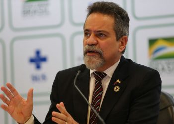 Covid-19: governo federal negocia 168 milhões de doses de vacina