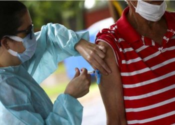 Simões Filho: idosos de 70 anos ou mais passam a ser vacinados