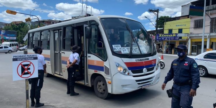 Candeias: fiscais do trânsito reforçam controle nos transportes alternativos