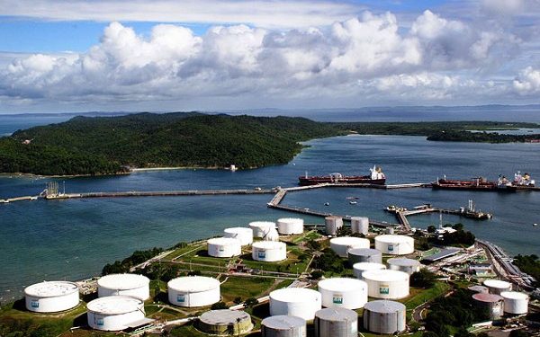 RMS: Navio não consegue atracar em Madre, suspende unidades em Mataripe e expõe incapacidade da Acelen