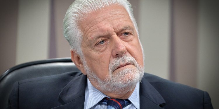 Wagner deve anunciar decisão de não concorrer ao governo e entregar cabeça de chapa a Otto