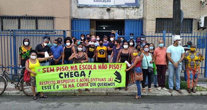 Santo Amaro: ‘Prefeita, a culpa é sua’: Professores da Rede Municipal voltam a protestar nas ruas