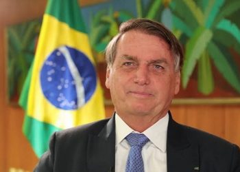 Bolsonaro brinca sobre volta ao Brasil: ‘Quando eu cansar das férias’