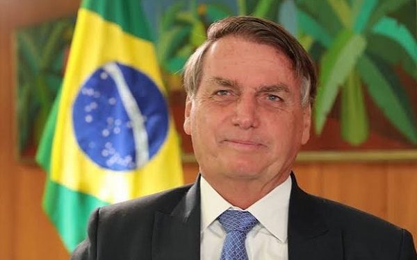 Bolsonaro brinca sobre volta ao Brasil: ‘Quando eu cansar das férias’