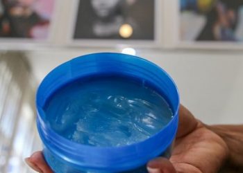 Anvisa proíbe comercialização de pomadas para trançar e modelar cabelos