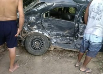 Acidente entre van e carro deixa um morto em Candeias 