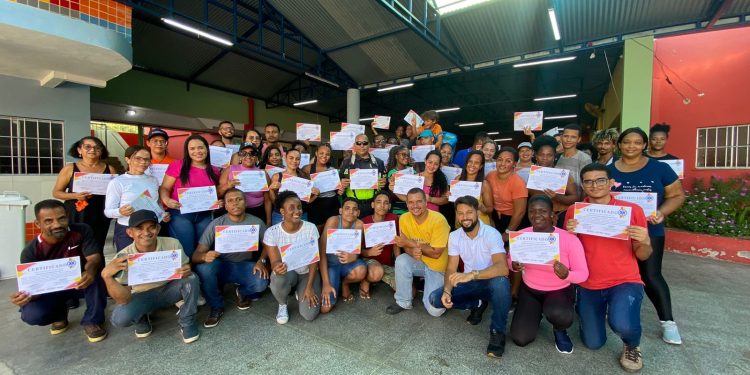 Setenta pessoas recebem certificados de curso de Primeiros Socorros da Prefeitura