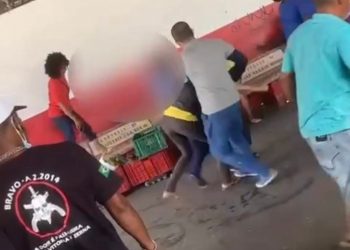 Candeias: Mulheres fecham o “pau” em Rodoviária da cidade