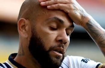 Daniel Alves admite penetração em jovem que o acusa de estupro, diz jornal