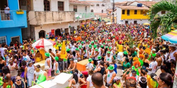 Madre: Conheça a história do famoso Bloco Toma Sopa, a maior festa popular da cidade que desfila neste domingo