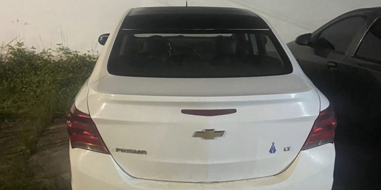 Candeias: PETO prende servidor público de São Gonçalo dos Campos com carro roubado em Feira de Santana no Bairro da Dom Avelar