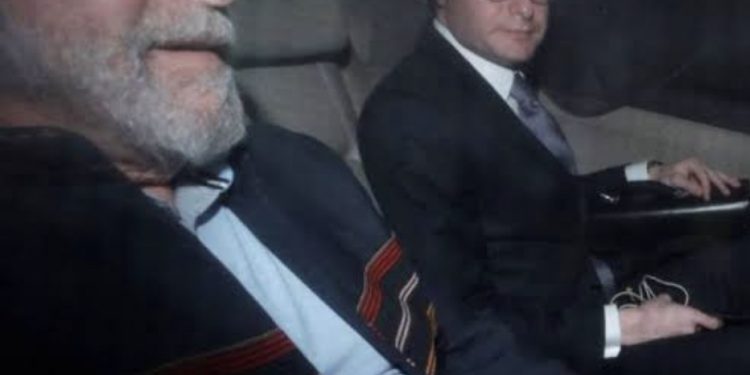 Lula avisa ao Senado que envia indicação de Zanin, seu advogado pessoal ao Supremo nesta quinta-feira