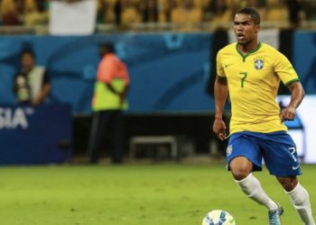 Atacante Douglas Costa tem prisão decretada pela Justiça; saiba detalhes