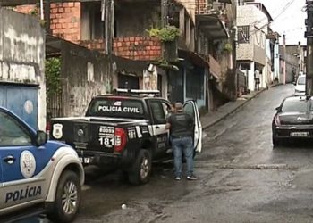 Homem, mulher e criança são mortos a tiros dentro de casa em Salvador