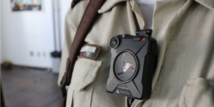 Empresa vence licitação de câmeras corporais para PMs da Bahia e SSP avalia