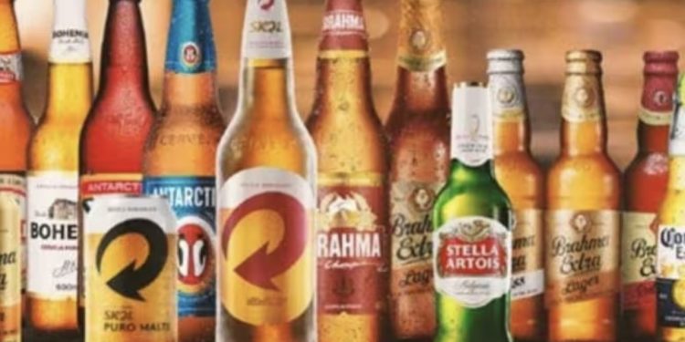 Ambev e Heineken avisam governo que preços das cervejas vão aumentar