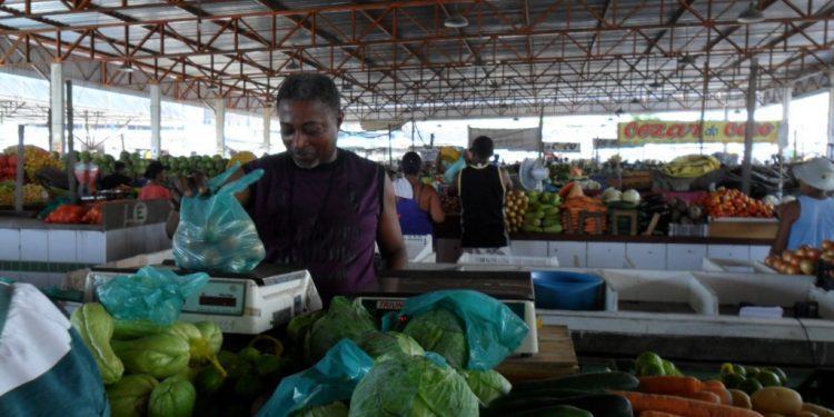 Candeias: Central de Abastecimento estará aberta neste domingo (18)