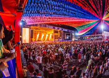 Candeias: Mais de 40 mil pessoas curtem terceiro dia de festa do Arraiá do Aconchego