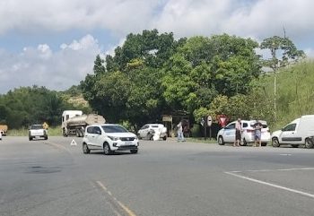 São Sebastião do Passé: Colisão envolve três veículos no entroncamento com a BR 324