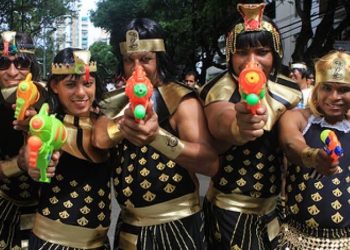 Jerônimo Rodrigues sanciona lei que proíbe pistolas de água e similares durante as muquiranas, entenda