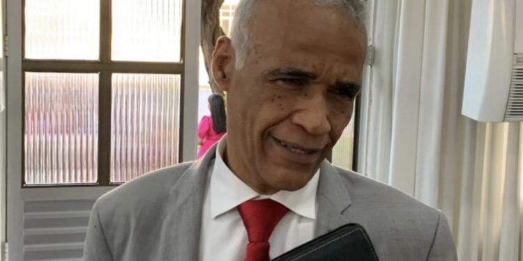 Candeias: Após Marivalda Silva perder força e Sargento Francisco assumir o PSD para ser candidato no grupo do governador, Pastor Isidorio diz que pode ser candidato a prefeito