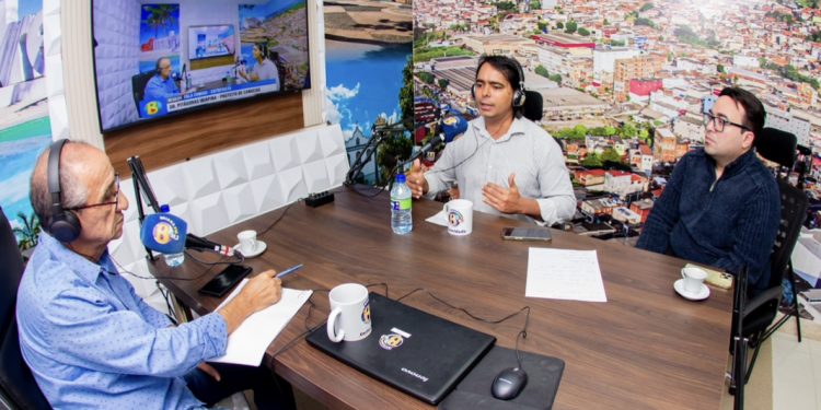 Candeias: Prefeito Pitágoras Ibiapina anuncia distribuição gratuita de Kit Chuva e Kit material escolar; Câmara aprovou projeto nesta quarta (14)