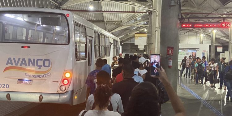 Candeenses sofrem com linhas de Ônibus da Avanço após descaso do governo do estado através da AGERBA