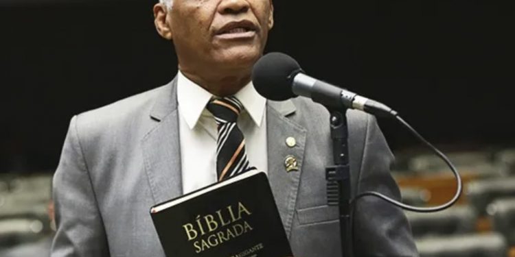 Deputado Sargento Isidório quer proibir presença de crianças e adolescentes em paradas LGBT+