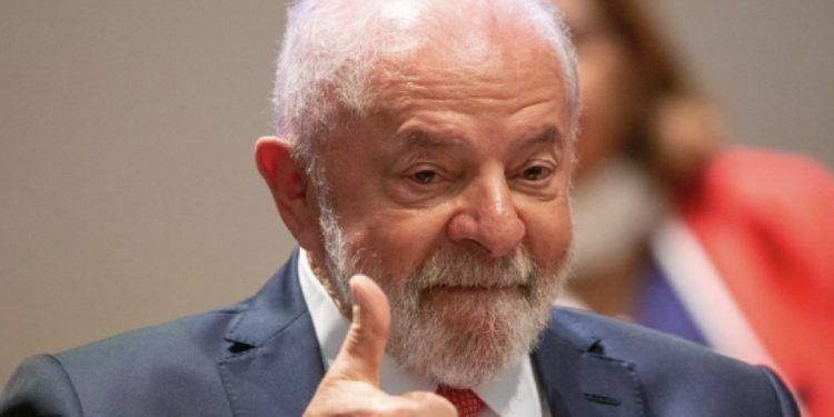 Após 5 meses de governo Lula é aprovado por 37% e reprovado por 27%, aponta Datafolha