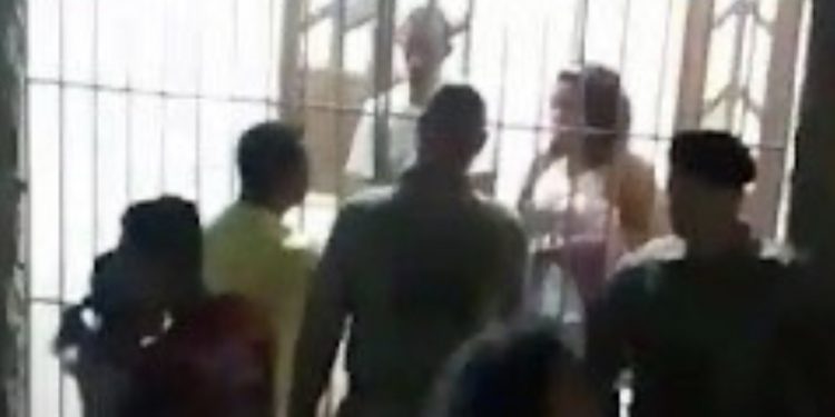 Mulher corta pênis do marido e joga no lixo; caso chocou Feira de Santana