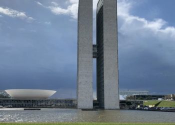 Brasil: Aprovado projeto que pune discriminação de políticos