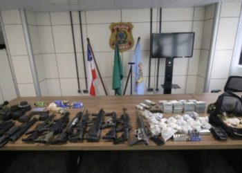 Quarteto é morto e dois policiais ficam feridos em ação que apreendeu 13 fuzis em Salvador