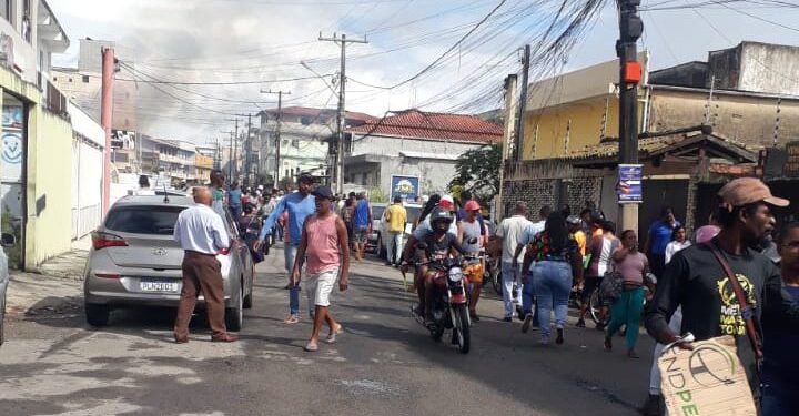 Simões Filho: Casa de Fogos explode próximo a Caixa Econômica