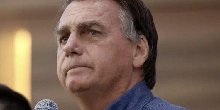 Jair Bolsonaro solta o verbo sobre TSE, fala sobre julgamento político, arrependimentos e cita ministro de Lula