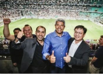 Rubro-negro, Jerônimo assiste jogo do Bahia ao lado de embaixador árabe e presidente da BYD