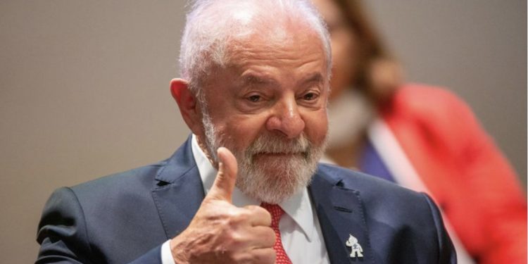 ‘País já está melhorando’, diz Lula ao comemorar crescimento do PIB