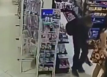 Homem é flagrado filmando partes íntimas de adolescente em supermercado na BA