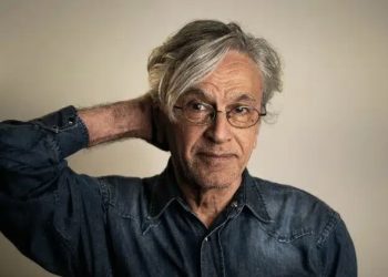 Caetano Veloso ganha na justiça e mulher deve pagar R$38 mil após chamá-lo de ‘macaco pedófilo’