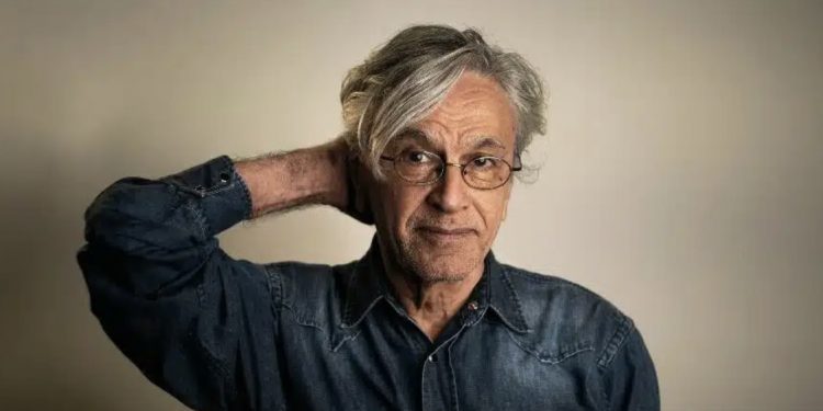 Caetano Veloso ganha na justiça e mulher deve pagar R$38 mil após chamá-lo de ‘macaco pedófilo’