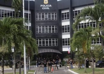 Homem tenta matar esposa e tira a própria vida dentro da delegacia