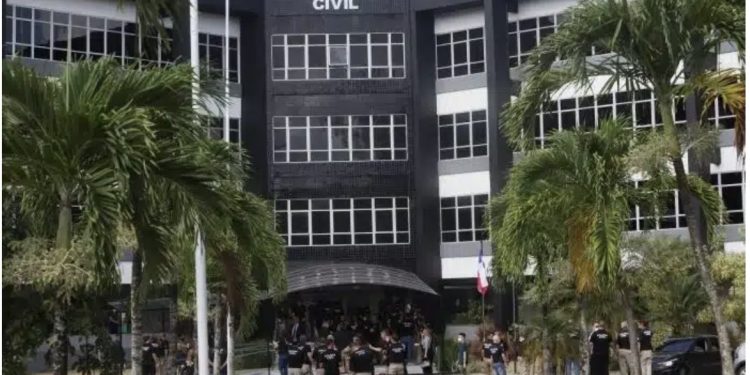 Homem tenta matar esposa e tira a própria vida dentro da delegacia