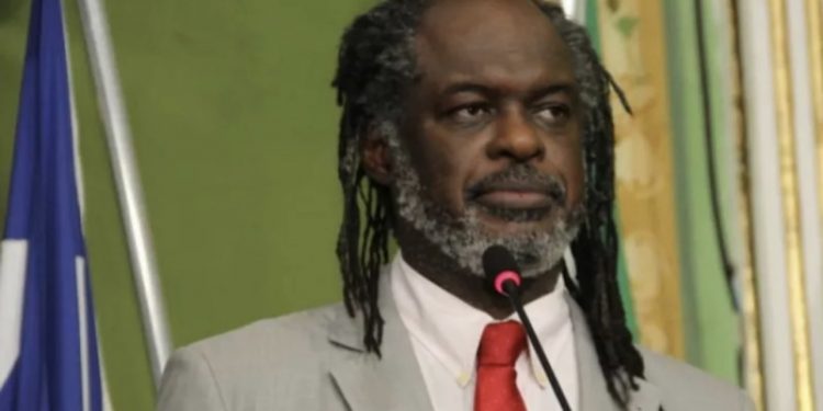 Vereador ironiza título de melhor prefeito de Bruno Reis: “basta cair uma chuva que vimos essa ladainha surfar”