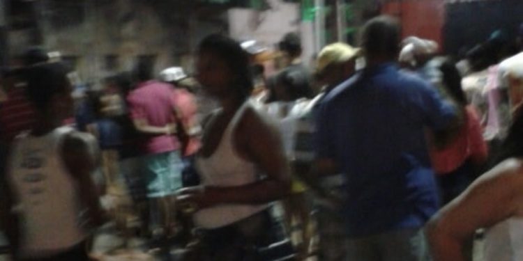 Homem tenta matar outro a tiros e foge após arma falhar durante festa de emancipação em Madre de Deus