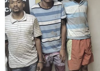 Trio é preso após roubar caminhão em Simões Filho