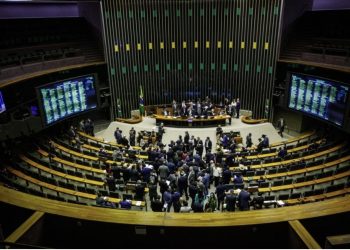 Câmara aprova projeto que pune discriminação contra político