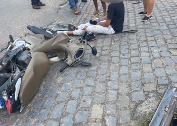 Duas pessoas ficam feridas em acidente de moto em Candeias 