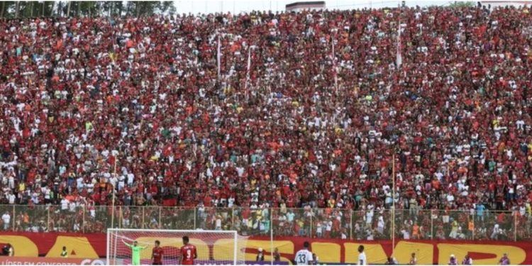 Vitória tenta aumentar capacidade do Barradão, revela Fábio Mota