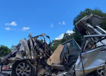 Batida entre carro e ônibus deixa seis pessoas mortas no sul da Bahia; vítimas retornavam de festa