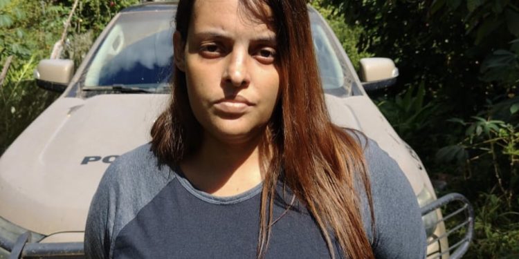 Mãe presa após matar o marido e os dois filhos envenenados com chumbinho